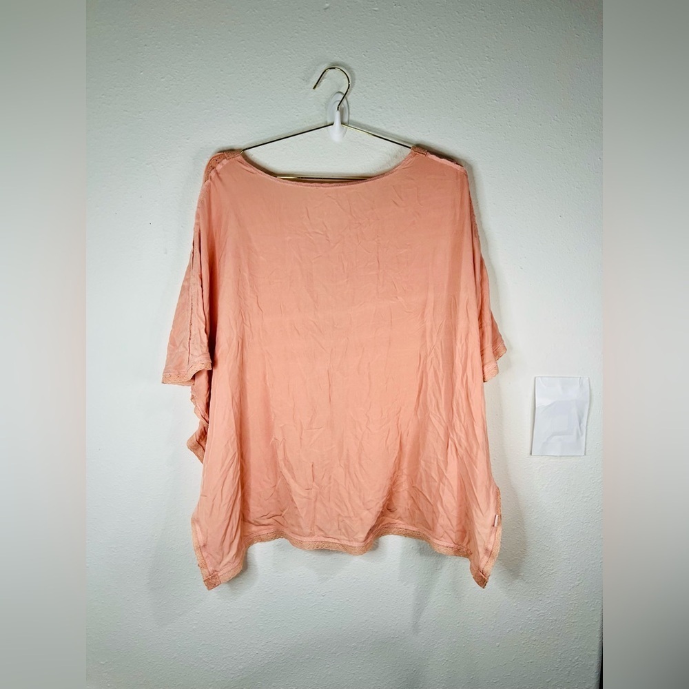 Boho Women’s Peach V-Neck Tunic Top One Size Lightweight Lace Trim 26” - Picture 4 of 6